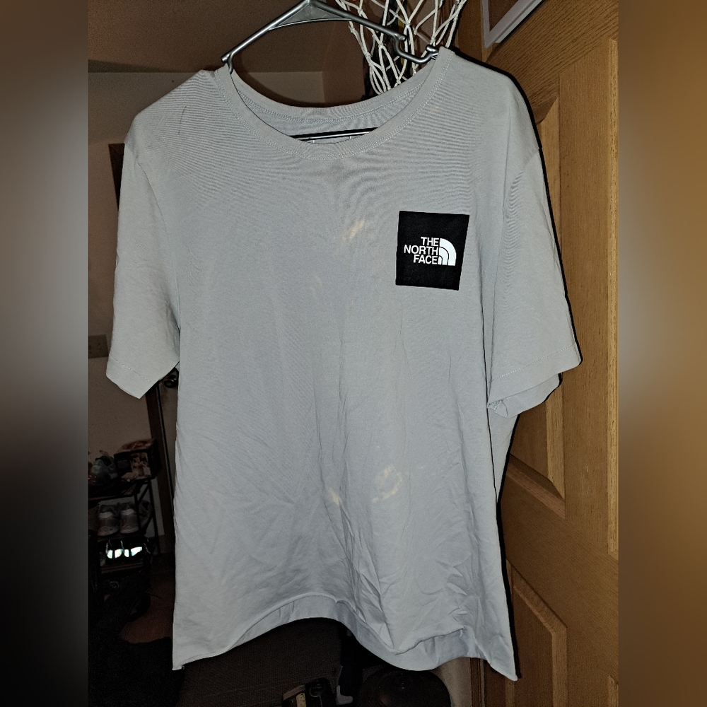 Men's LRG Northface Japanese blossom cropped shirt. Pastel Grey